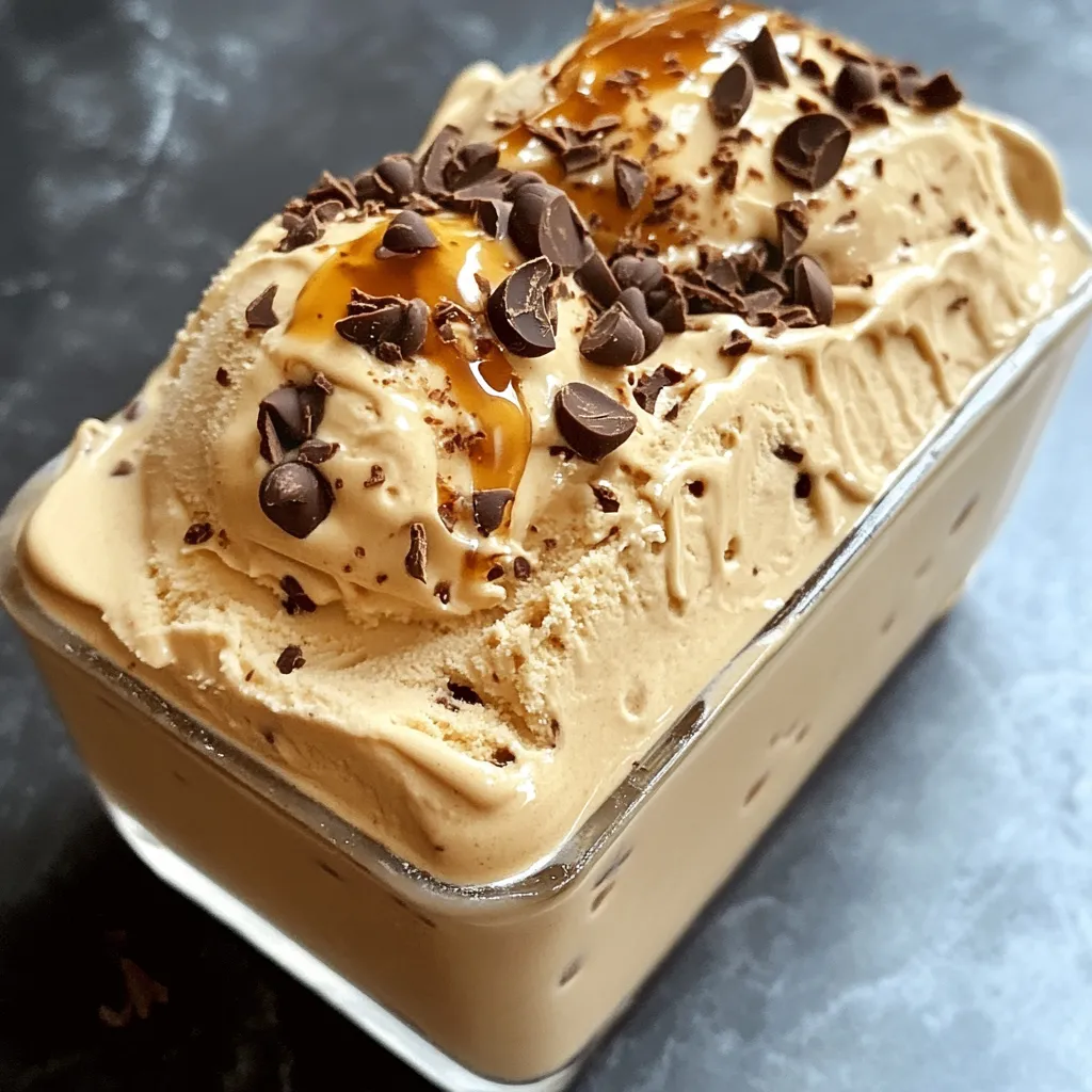 Tazón con helado de café casero servido con granos de café y virutas de chocolate.