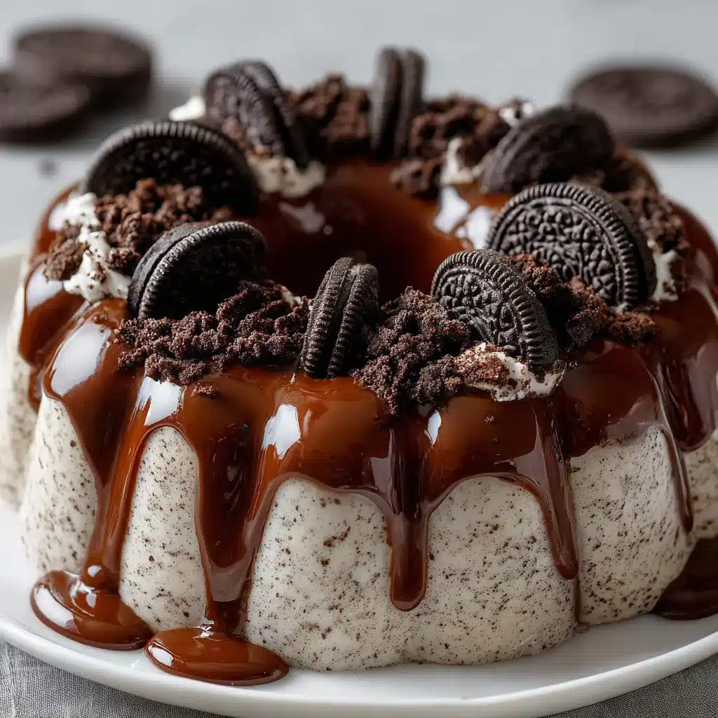 Gelatina de Oreo con chocolate servida en rebanadas con capas perfectamente definidas de chocolate y Oreo