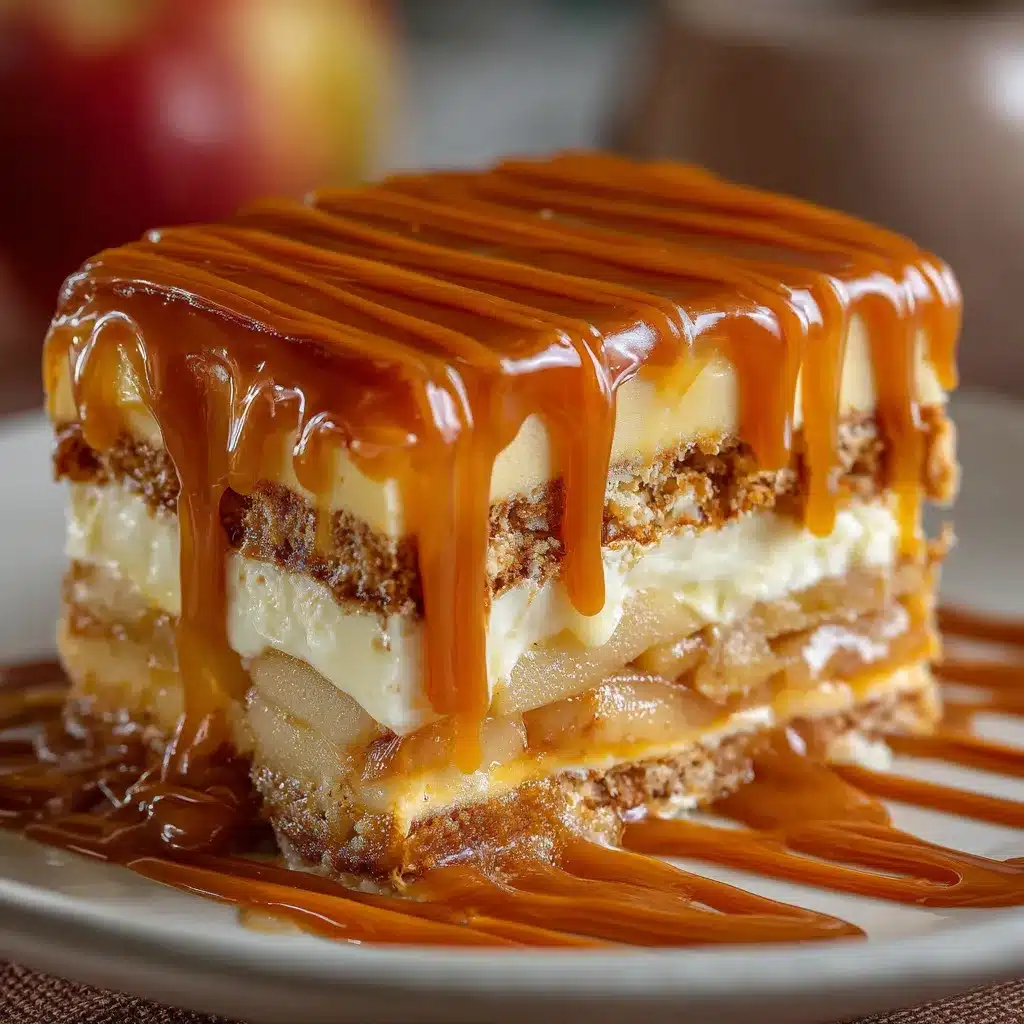 Corte del pastel bomba frío con capas de galletas, crema de vainilla y manzanas caramelizadas.